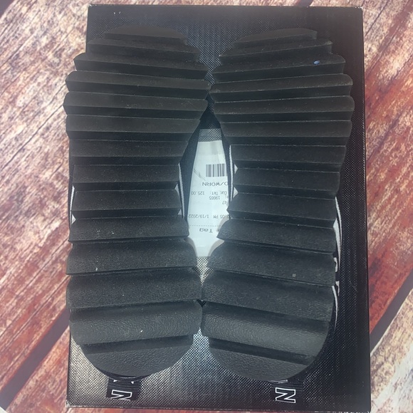 ❌SOLD DKNY Abbi Sneakers - Picture 8 of 10